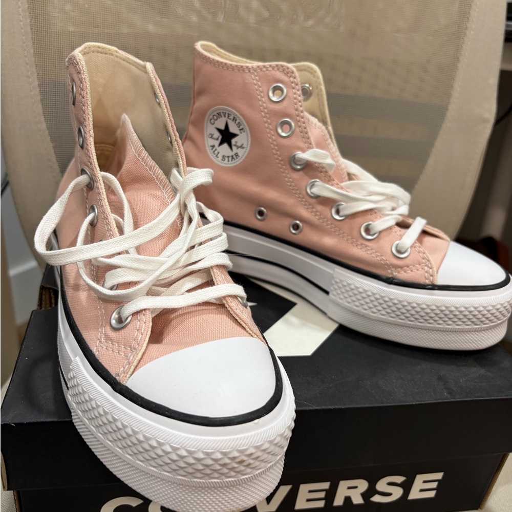 Converse Women's Light Pink High-Tops Platform BNIB